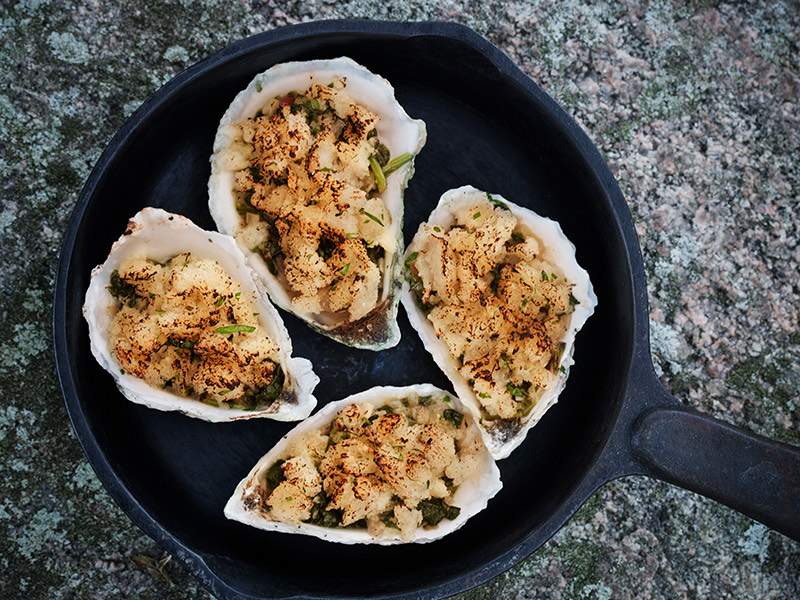 https://fultonfishmarket.com/cdn/shop/articles/20220120210909-oysters-rockefeller-recipe_800x800.jpg?v=1666619200